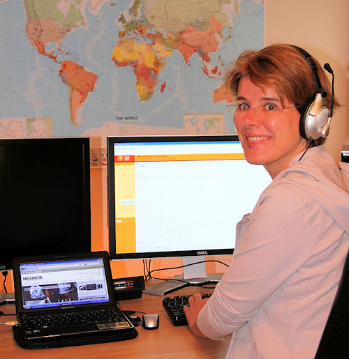 Per Internet steht Susanne Friess in Verbindung mit Kurs-Teilnehmern in Lateinamerika.
