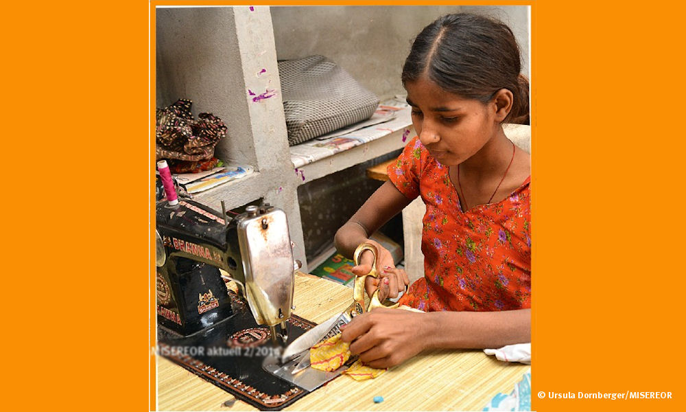 Neben der Schule macht Pounam bei Vikas Sansthan eine Ausbildung zur Schneiderin.