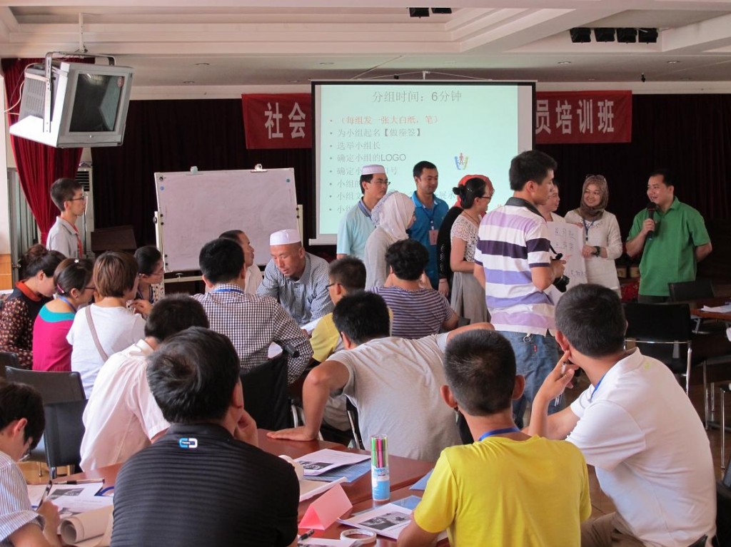 Bei dem Training lernen kleine chinesische Nichtregierungsorganisationen, wie sie in China Spenden sammeln können. 