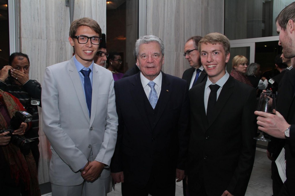Sven und Malte mit Bundespräsident Joachim Gauck.