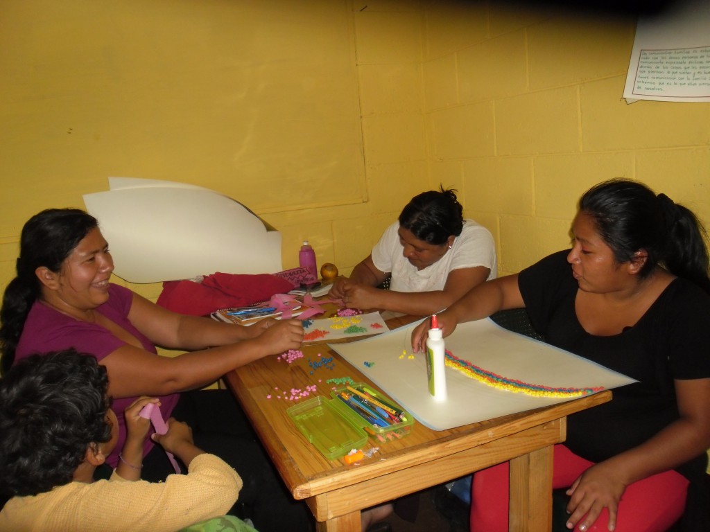 Yadira Godoy Ramirez in der Schule bei CEIBA in Guatemala.