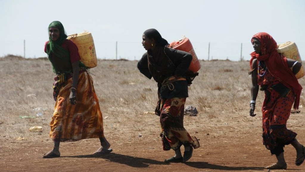 Weite-Wege_-Über-20-Kilometer-laufen-diese-Frauen-um-Wasser-für-ihre-Familien-zu-holen_-Singhal_MISEREOR2