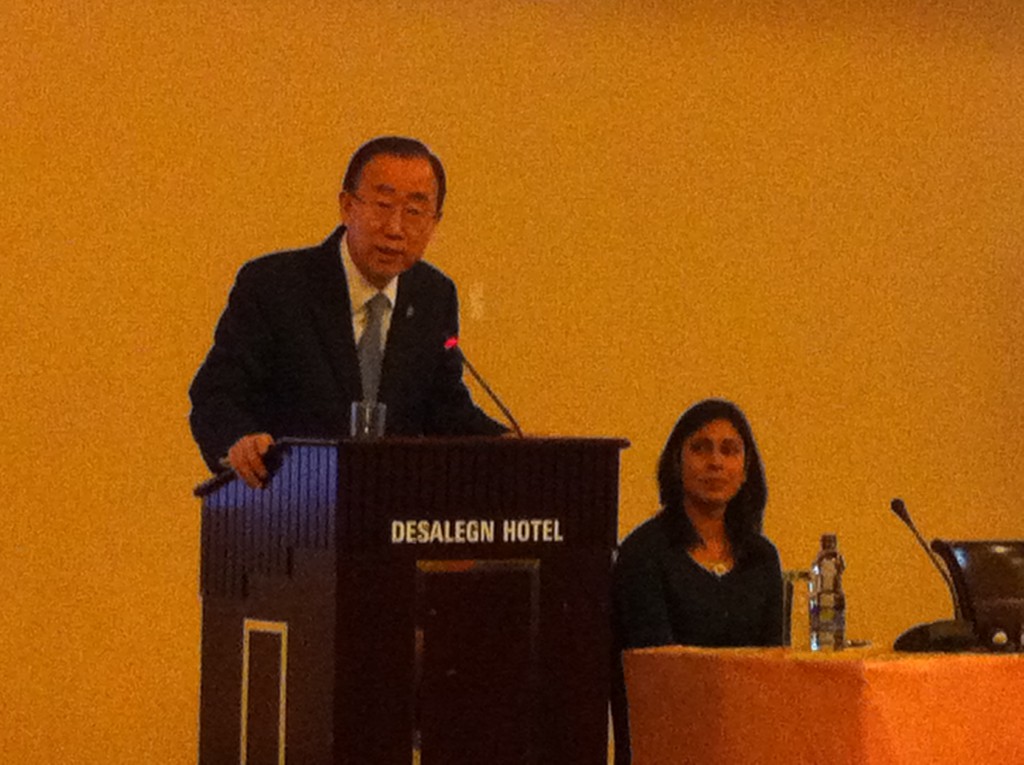UN-Generalsekretär Ban Ki Moon spricht zu den mehr als 1.000 auf dem Zivilgesellschaftsforum in Addis Abeba angemeldeten NGO-Vertretern