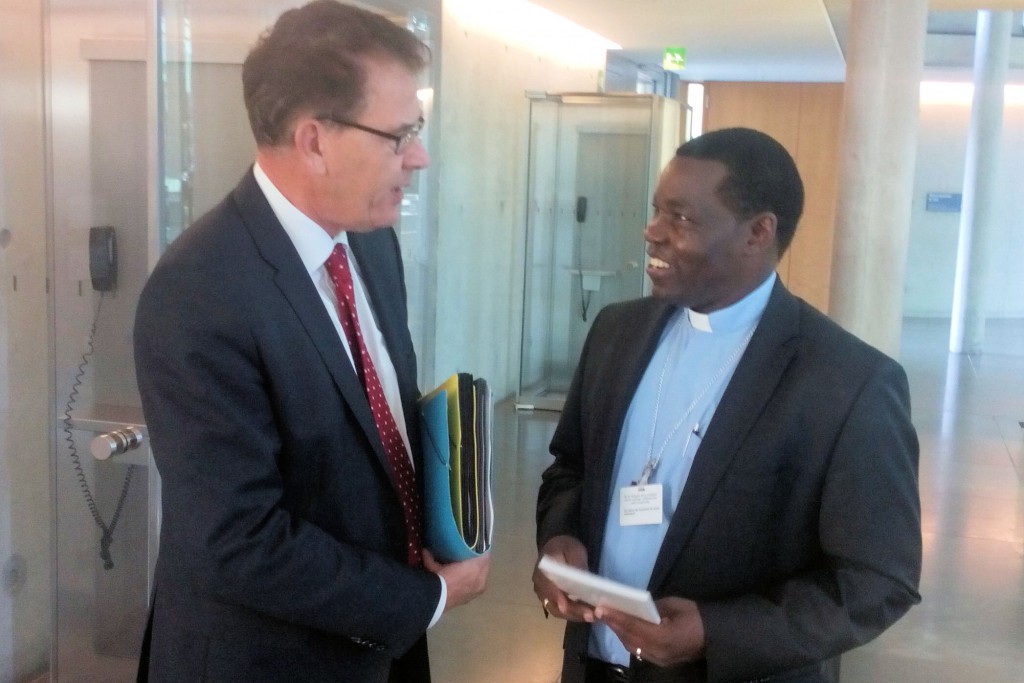 Minister Gerd Müller und Bischof Eduardo Kussala_Südsudan