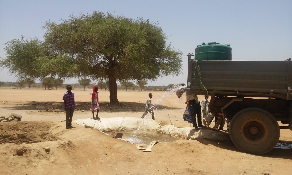 Tschad_Es gibt an der Schule sowie an vielen Ortsteilen keine eigene Wasserstelle - ein Wasserproblem, das typisch für weite Teile des Oststschad und der Flüchtlingslager dort ist