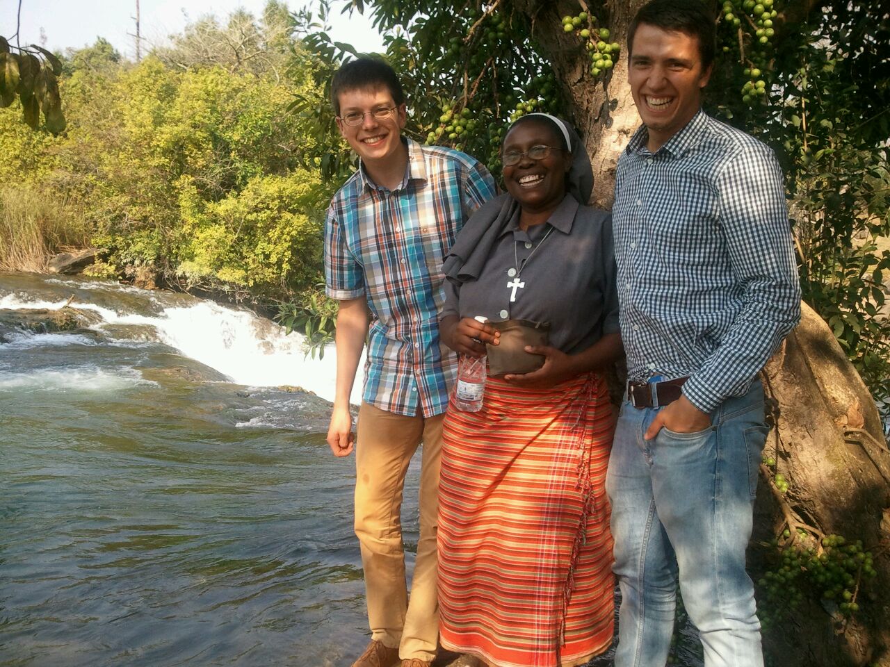 Mit Sister Charity bei den Mutanda Falls