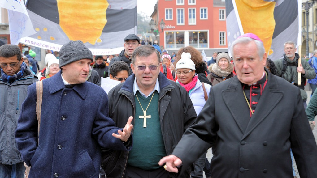 Pirmin Spiegel, Bischof Wilmar und Bischof Hofmann nahmen die Hungertuchwallfahrer in Empfang © Thomas Kuller/MISEREOR