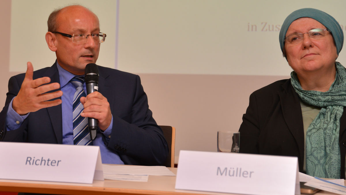 Emanuel Richter, Politologe der RWTH Aachen (links), Rabeya Müller, muslimische Theologin (rechts)