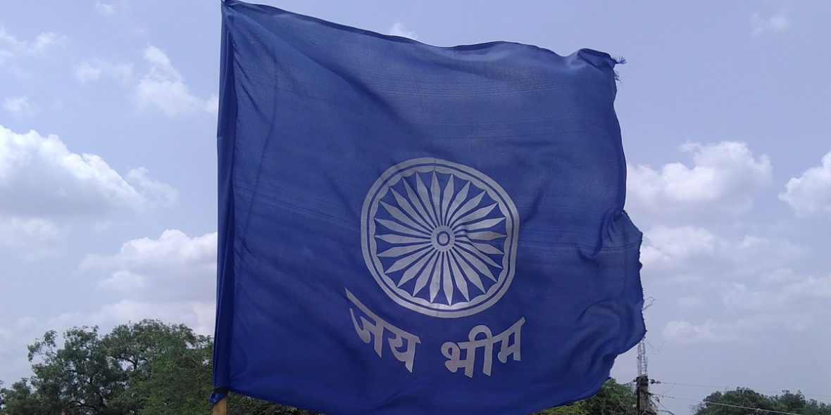 Das Wort "Jay Bhim" auf einer Flagge @ Sandesh Hiwale, Marathi Wikipedian from Maharashtra