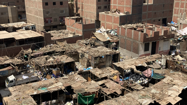 Hohe Armutsquote: Ein Wohnviertel mit prekären sozialen Bedingungen in Ägypten. Foto © Klüppel