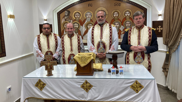 Begegnung mit der koptisch-katholischen Kirche in Ägypten: Misereor-Hauptgeschäftsführer Pirmin Spiegel und Erzbischof Stephan Burger feierten in Kairo mit einheimischen Glaubensbrüdern einen Gottesdienst. © Dorothee Klüppel