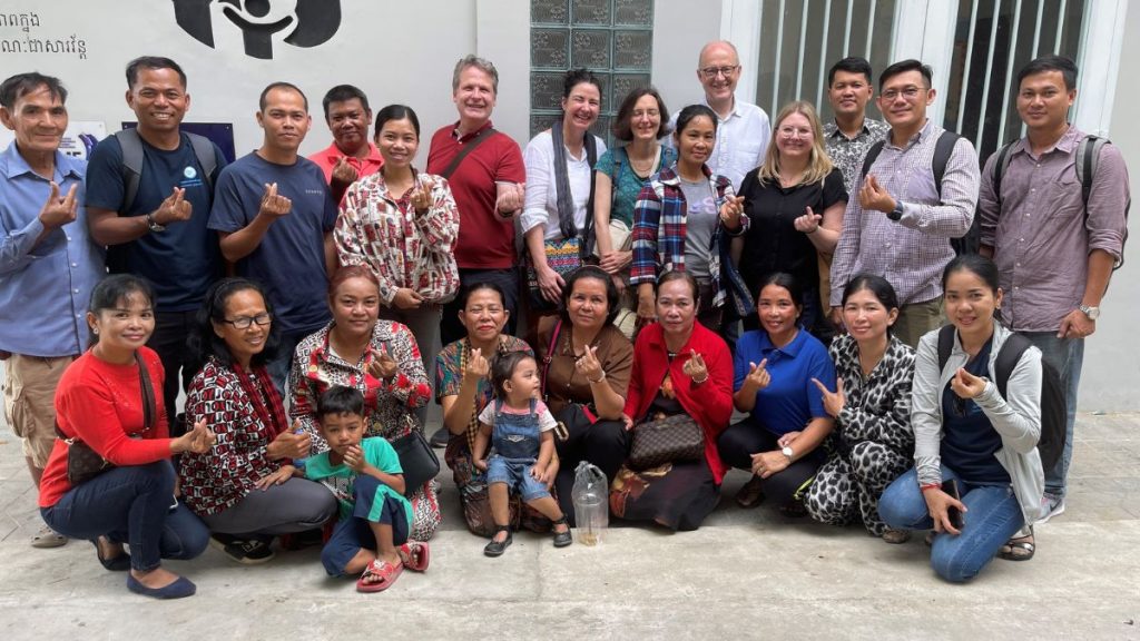 Bernd Bornhorst bei seinem Besuch in Kambodscha mit dem Team von KBO ©Misereor